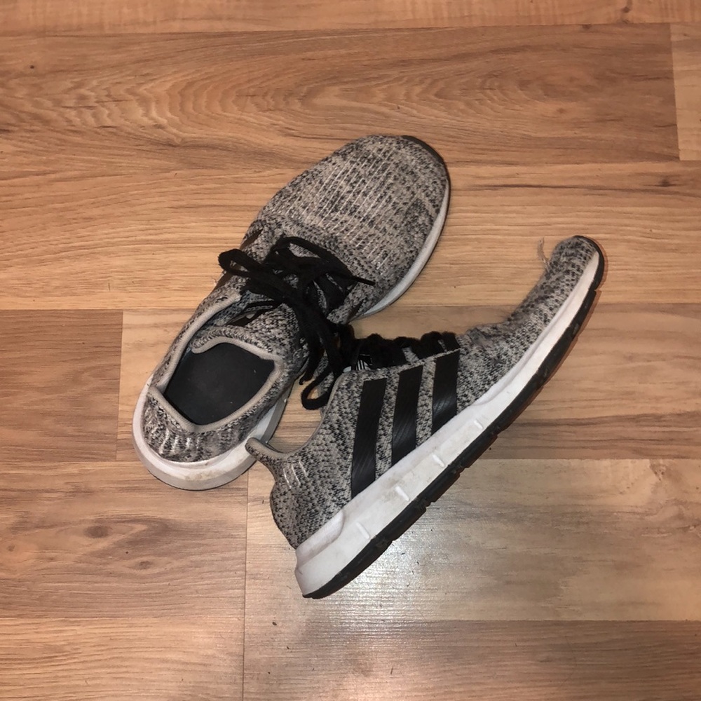 adidas size 7 in women’s black,white running shoes